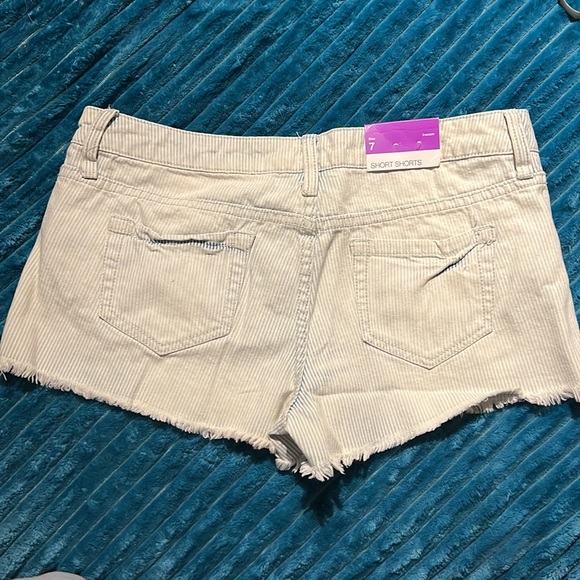Mossimo striped shorts size 7 - Picture 4 of 4